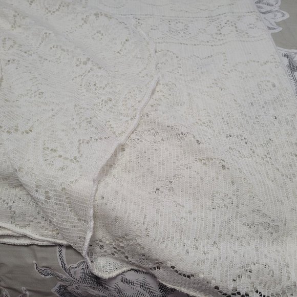 Ivory Lace Table Cloth 60 x 100 - Picture 3 of 10